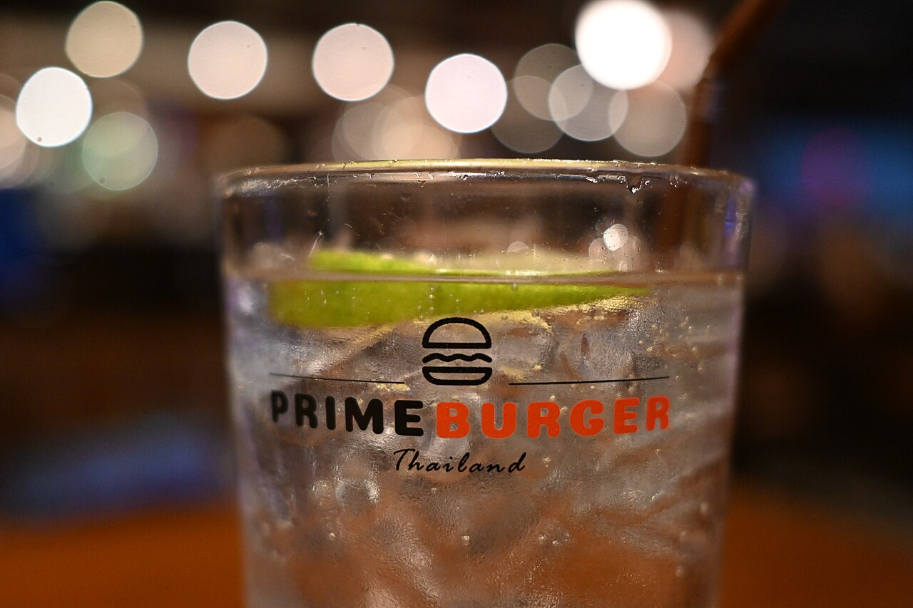 SCHWEPPES SODA WATER 330ml